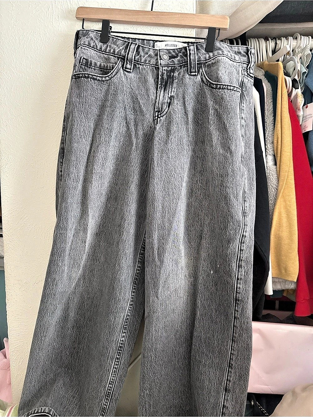 Hollister High-Rise Baggy Jeans Gray Straight Leg